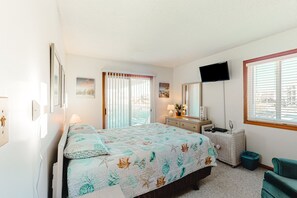 1 bedroom, free WiFi, bed sheets - Fantastic condo close to sound and beach with WiFi, shared pool, & private W/D (Rodanthe)