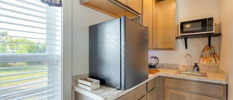 Fridge, microwave, coffee/tea maker, toaster