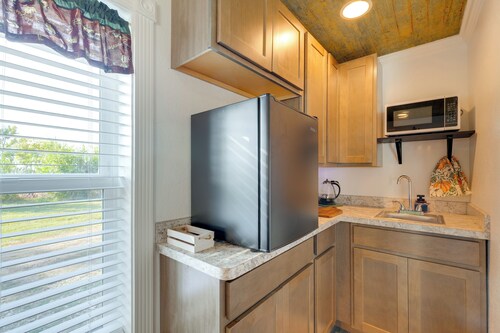 Pet-Friendly Farmhouse Suite w/ Patio in Vaughn!