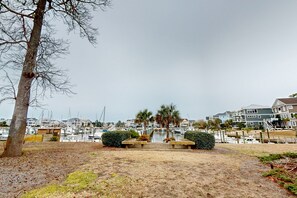 Miscellaneous - Spacious condo with marina, pool access, streaming & AC (Southport)