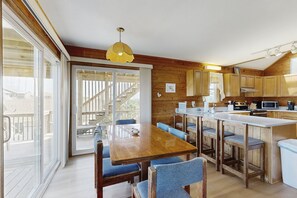 Dining - Sandy Paws 394: Stunning Views, Hot Tub, Pool Access, Pet-Friendly (Avon)