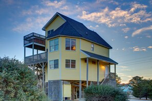 Exterior - Sandy Paws 394: Stunning Views, Hot Tub, Pool Access, Pet-Friendly (Avon)