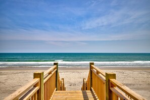 On the beach - Oceanfront home with pool, beach access, pool table & private hot tub (North Topsail Beach)