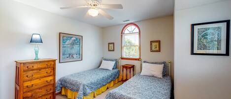 4 bedrooms, desk, free WiFi, bed sheets