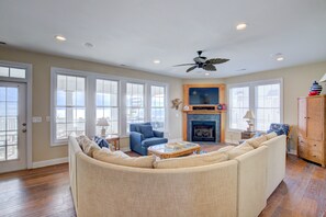 TV, peis, DVD-spiller og stereoanlegg