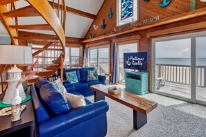 TV, DVD-spiller og stereoanlegg