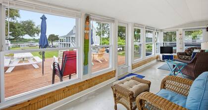 Coastal Cottage: Intracoastal Waterway-view cottage with private deck, & central AC