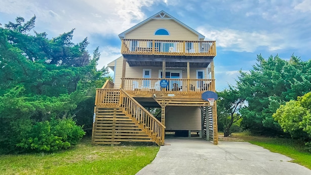 A two-story building with a balcony, a staircase, and a basketball hoop. - Bright home with pool & tennis access, central AC & W/D  - walk to the beach (Avon)