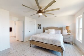 4 chambres, bureau, Wi-Fi, draps fournis