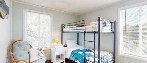 4 室のベッドルーム、WiFi (無料)、ベッドシーツ