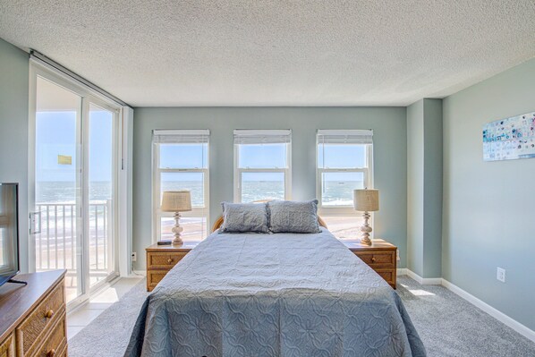 3 bedrooms, desk, free WiFi, bed sheets