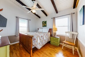 4 bedrooms, free WiFi, bed sheets