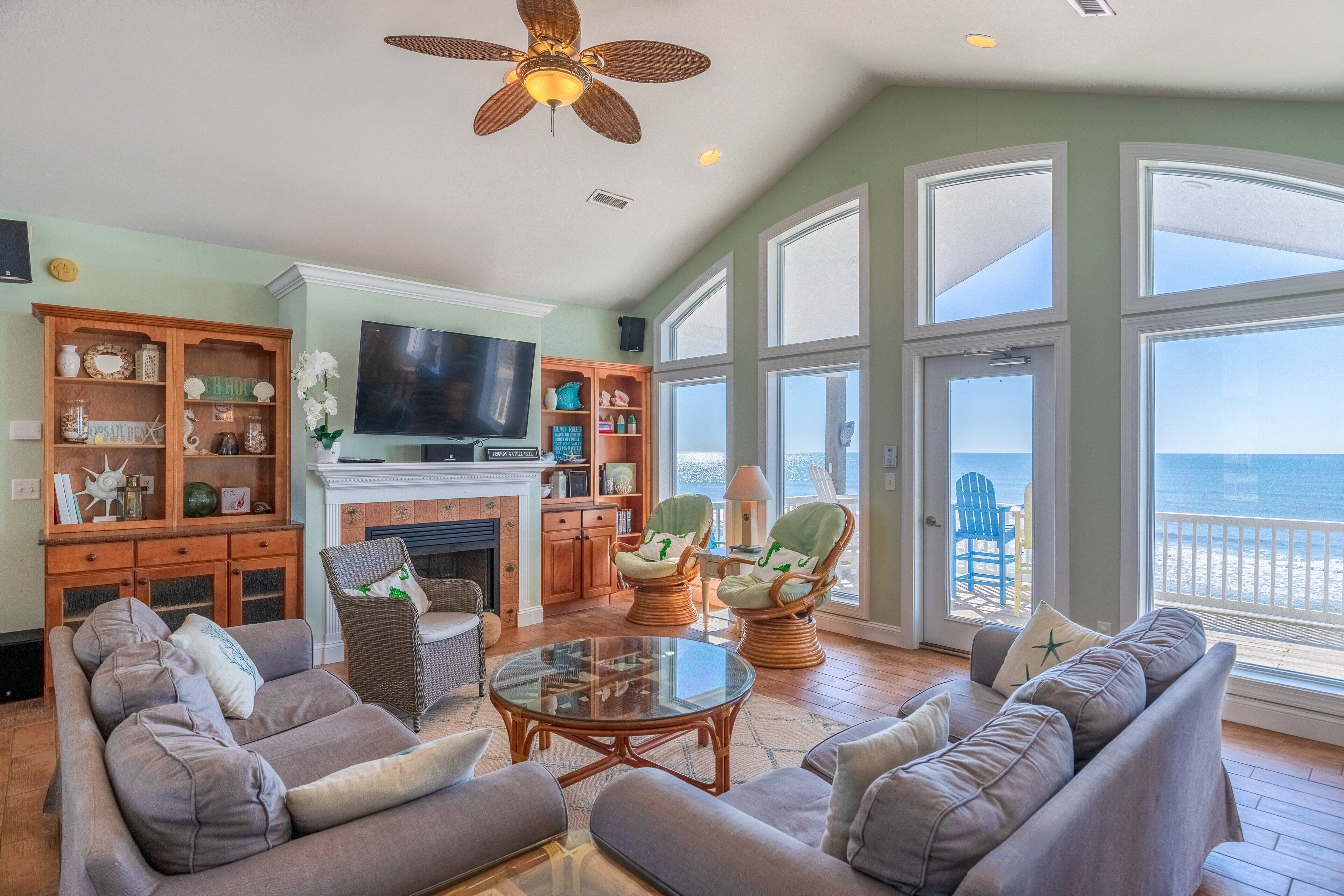 TV, DVD player, books, stereo