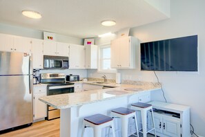 Fridge, microwave, oven, stovetop - Waterfront duplex with sound views, community pool, deck, washer/dryer, AC (North Topsail Beach)