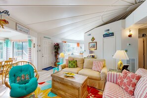 Smart-TV, DVD-spiller, bøker og filmbibliotek