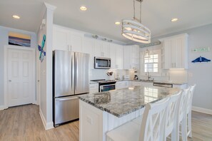 ثلاجة، ميكروويف، فرن، موقد طهي مسطح