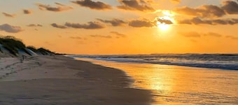 3 bedroom homes with Shared pool and short walk to the beach