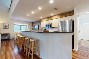 Fridge, microwave, oven, stovetop - Resort Villa Close to Golf & Beach (Sunset Beach)