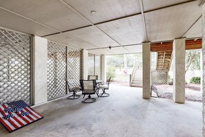 Outdoor dining - Resort Villa Close to Golf & Beach (Sunset Beach)