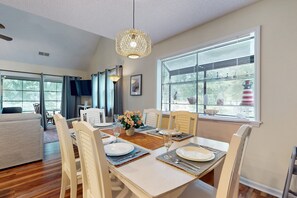 Dining - Resort Villa Close to Golf & Beach (Sunset Beach)