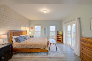 5 bedrooms, free WiFi, bed sheets