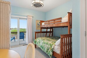 8 bedrooms, free WiFi, bed sheets