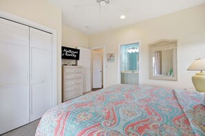 8 bedrooms, free WiFi, bed sheets