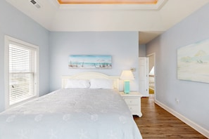 8 bedrooms, free WiFi, bed sheets, wheelchair access - Oceanfront home with ocean view, private hot tub & pool, & washer/dryer (Hatteras)