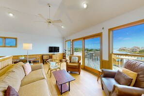 Smart-TV, DVD-spiller og bøker