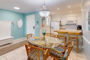 Dining - Ocean-view condo with elevator, balcony, W/D, community outdoor pool & grills (North Topsail Beach)