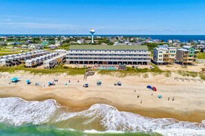 On the beach - Oceanfront, dog-friendly condo with ocean view, central AC & WiFi (Hatteras)