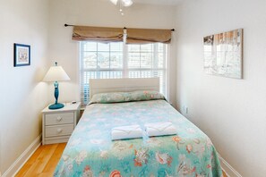 1 bedroom, Internet, bed sheets - Oceanfront, dog-friendly condo with ocean view, central AC & WiFi (Hatteras)
