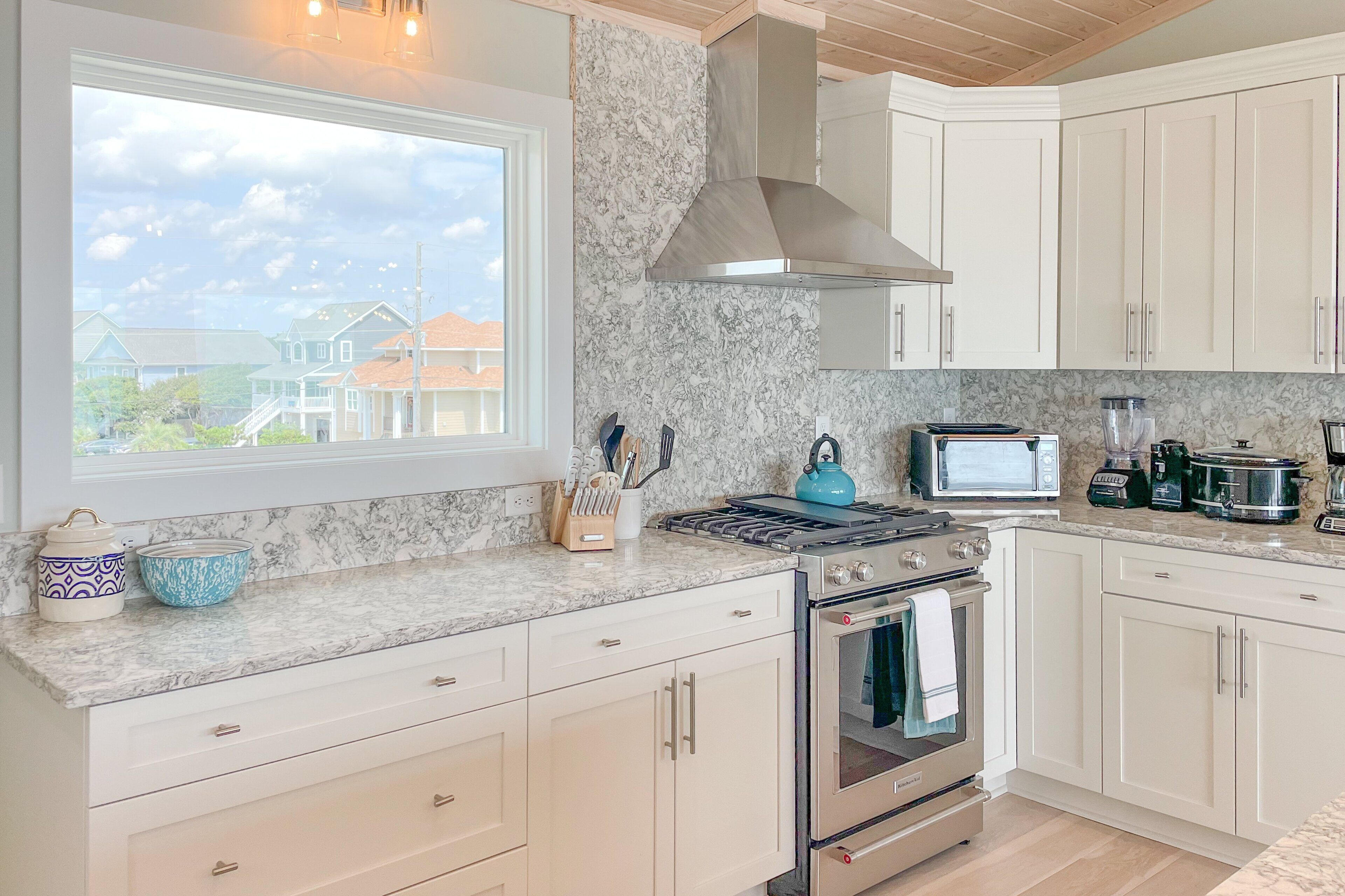 冰箱、微波炉、烤箱、炉灶