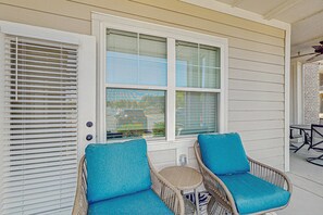 Terrace/patio - Coastal home near golf courses with shared pool and tennis courts (Calabash)