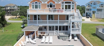 Dog-friendly house with tennis, private pool, hot tub, & fireplace
