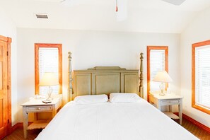 6 Schlafzimmer, Bügeleisen/Bügelbrett, kostenloses WLAN, Bettwäsche