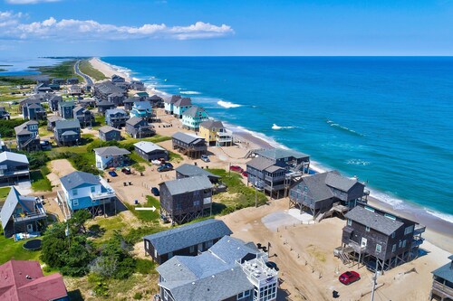 Oceanfront, Dog-Friendly House w/ Free WiFi, Shared Pool, Ocean View, Central AC