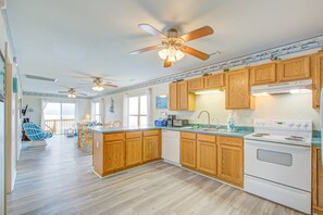 Fridge, microwave, oven, stovetop - Oceanfront house with fireplace, central AC, W/D & outdoor shower - dog-friendly (Holden Beach)