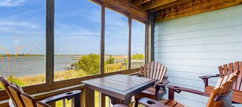 Bermuda Landing | Sound-front townhouse with pool, deck, fishing pier, grill