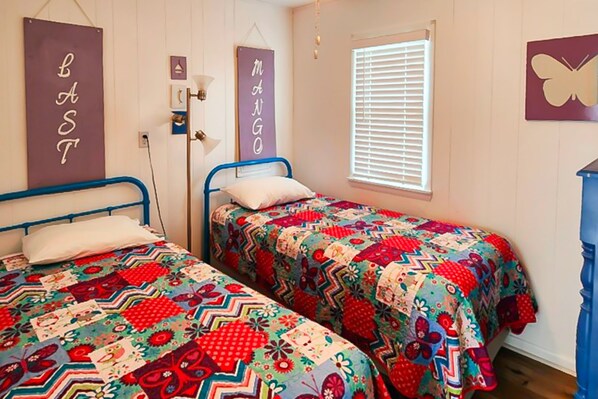 6 عدّة غرف نوم وواي فاي مجانًا وملاءات أسرّة