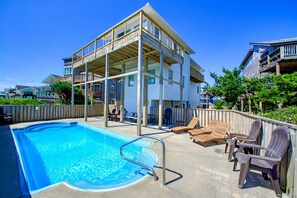 حمّام سباحة مُدفَّأ