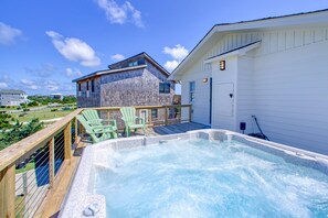 Outdoor spa tub - Last Mango in Hatteras 191: Private outdoor pool, hot tub, dock, & views (Avon)