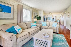 Fernseher, Kamin, DVD-Player, Bücher