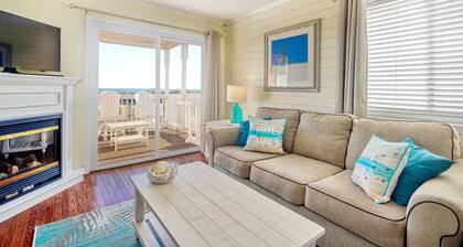 Newly-updated luxury beach condo with ocean views, balcony, & beach access