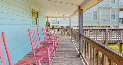 Bright, Beachfront Family Home w/Central AC, WiFi, Ping-Pong Table, W/D, Deck