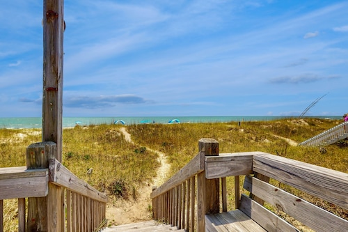 Bright, Beachfront Family Home w/Central AC, WiFi, Ping-Pong Table, W/D, Deck