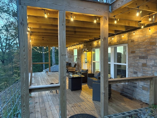 Fabulous Murphy home on over 6 acres -Completely private