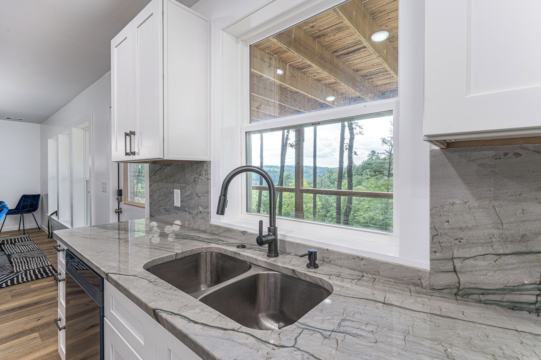 المنشأة من الداخل