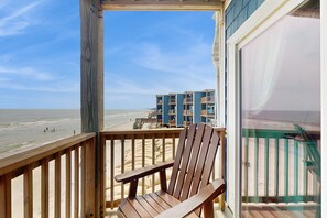 Property grounds - Beachfront condo with ocean view, beach access, tennis, balcony, & AC (North Topsail Beach)