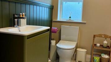 Jetted tub, hair dryer, towels, soap